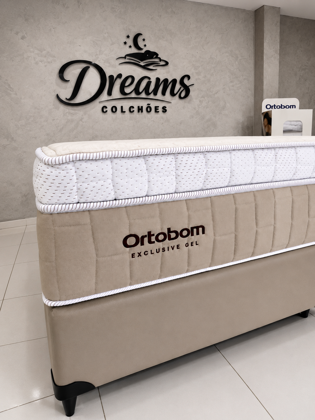 Conjunto box premium exposto na loja Dreams Colchões