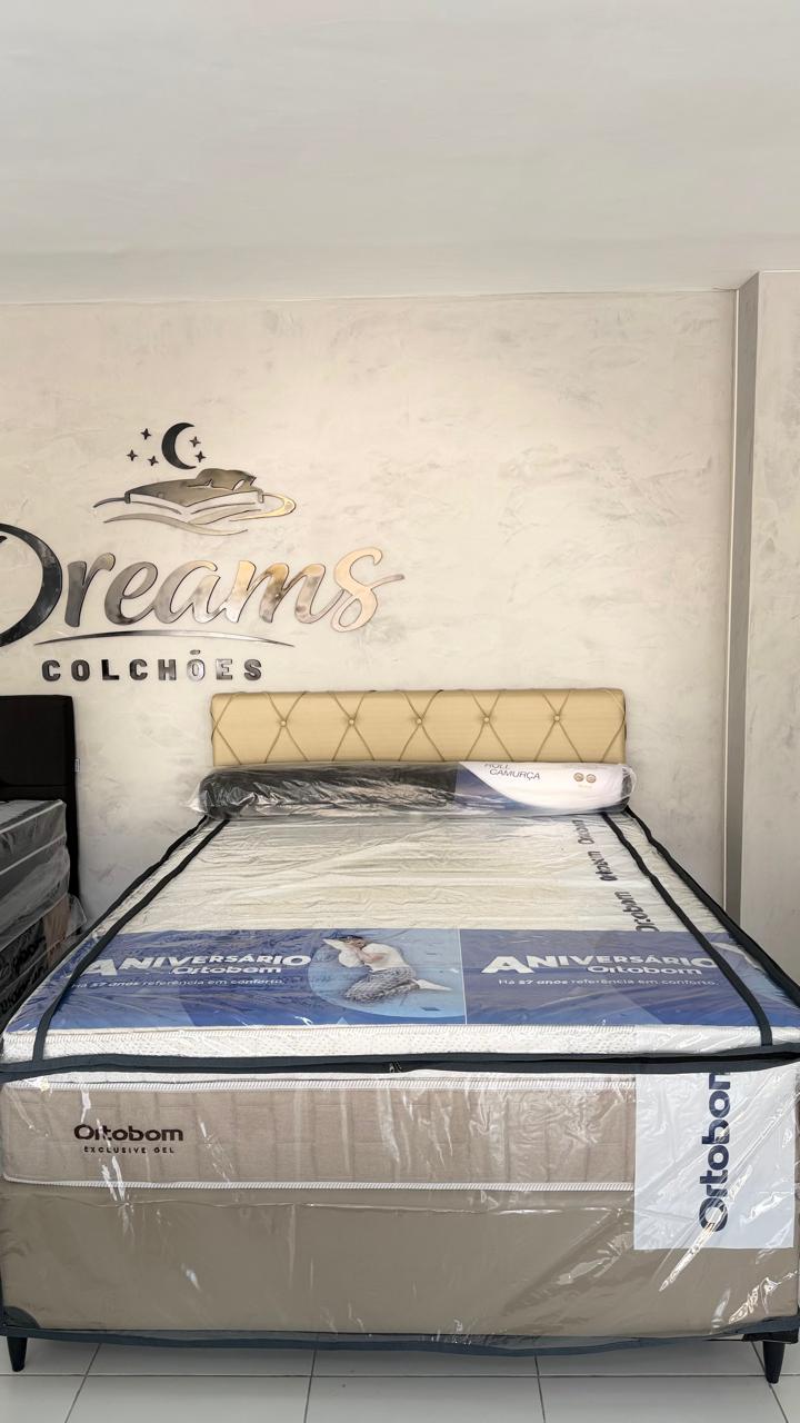 Conjunto box solteiro exposto na loja Dreams Colchões